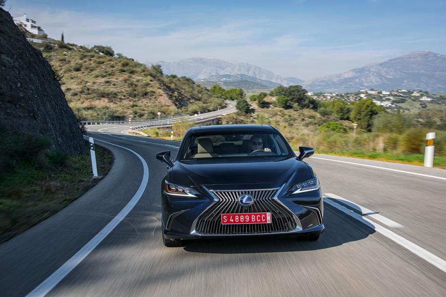  Lexus ES300h 2018 года  (WW) (фото 59 из 71)